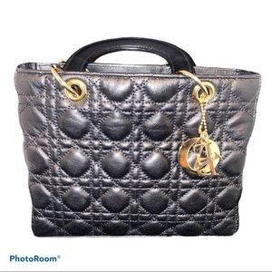 Quilted leather handbag